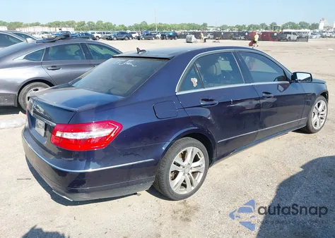 2010 Mercedes-Benz E 550 z USA, uszkodzony, nr VIN WDDHF7CBXAA227298